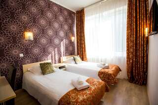 Отель Hotel Starest Тарту Двухместный номер с 2 отдельными кроватями и собственной ванной комнатой-1